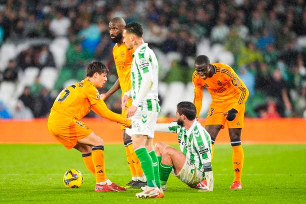 Real Betis hồi sinh ngoạn mục với Antony, thách thức các gã khổng lồ La Liga - 1