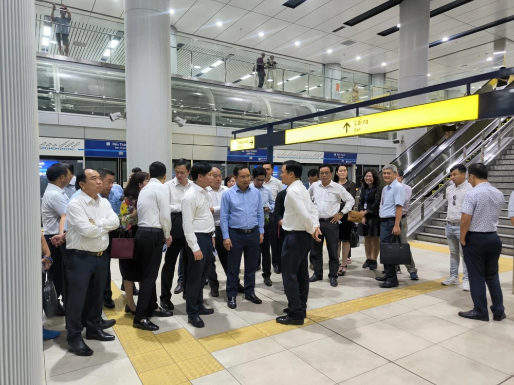 Chủ tịch UBND TP.HCM thị sát chuẩn bị khánh thành tuyến metro số 1 - 1