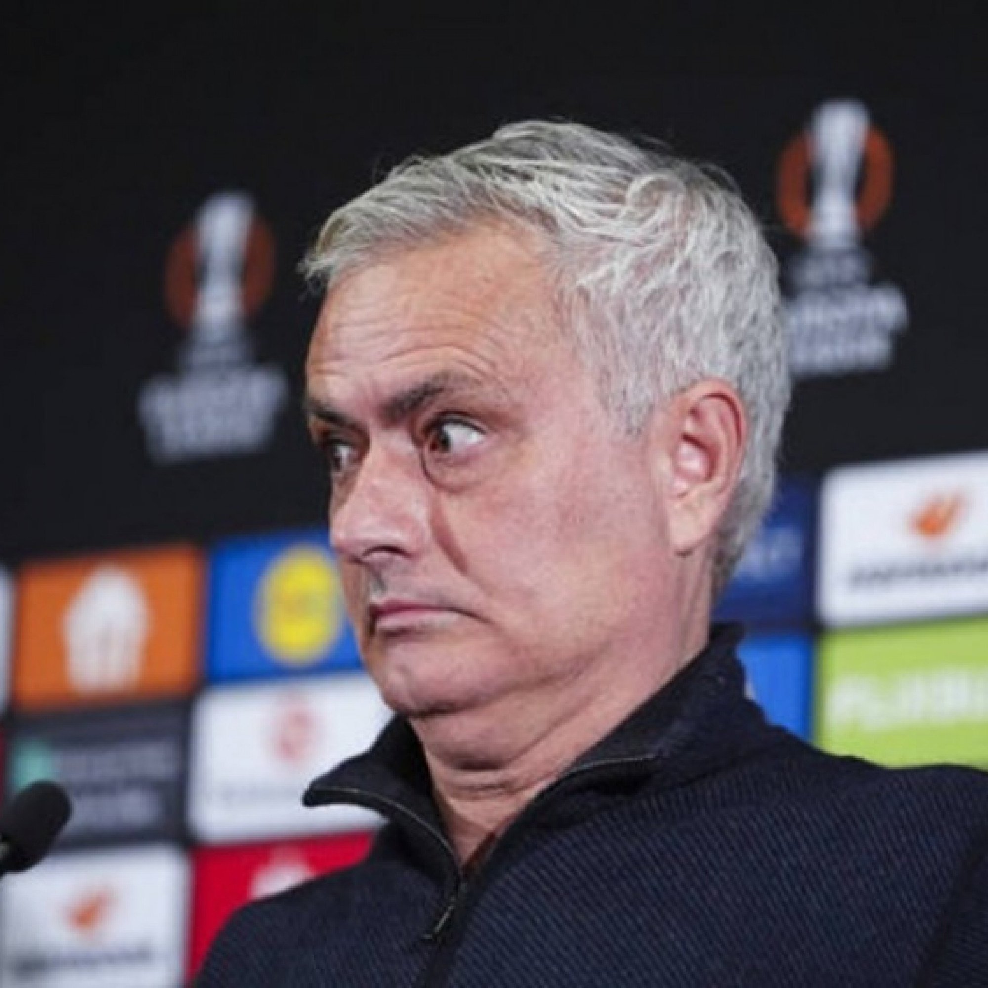  - Đội Mourinho thua 3 bàn ở Europa League, “Người đặc biệt” bị tố thiếu tôn trọng phóng viên