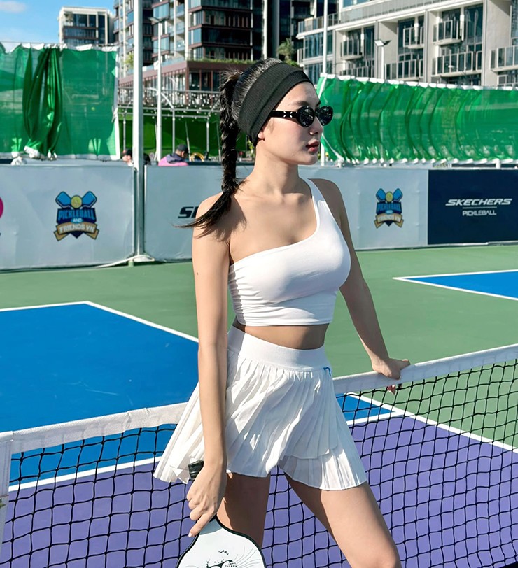 Hot girl "cưỡi ngựa bắn cung" Phương Liên đón 8/3 đặc biệt, bén duyên với pickleball - 10