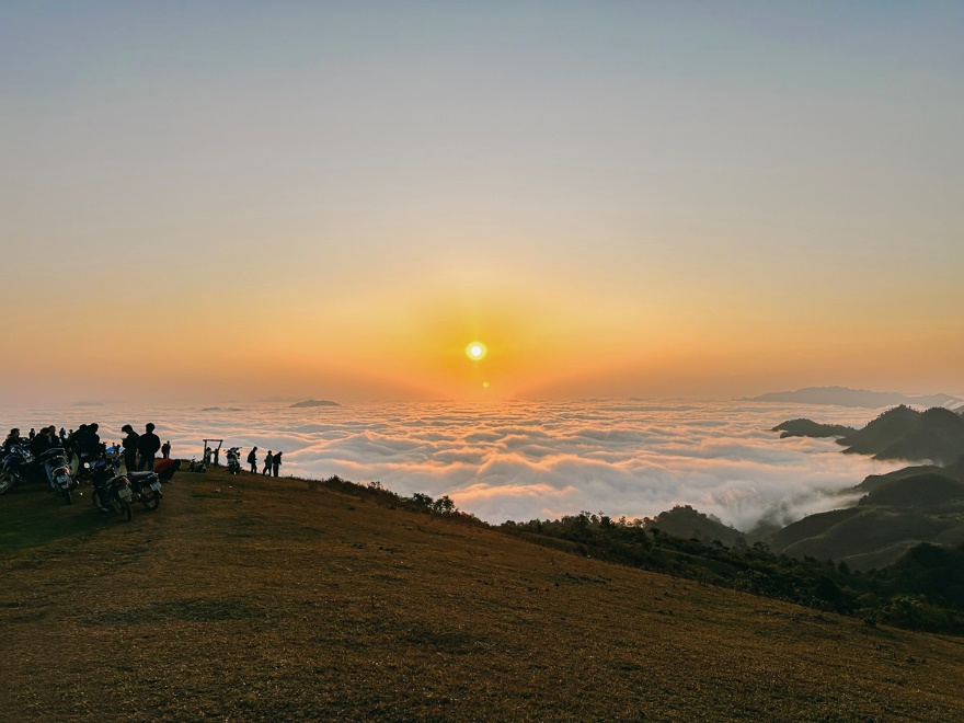 chon san may huyen ao giua dai ngan son la - 5