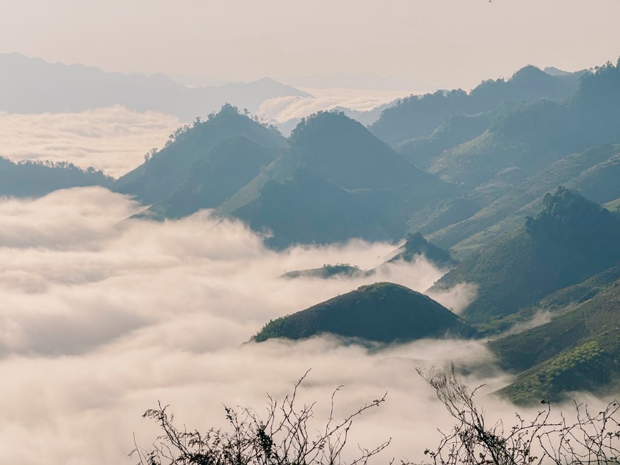 chon san may huyen ao giua dai ngan son la - 6