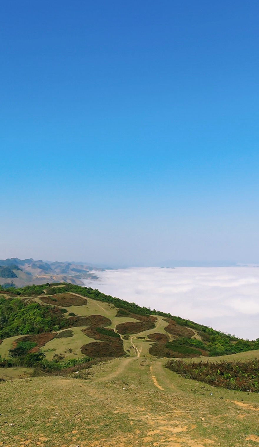 chon san may huyen ao giua dai ngan son la - 12