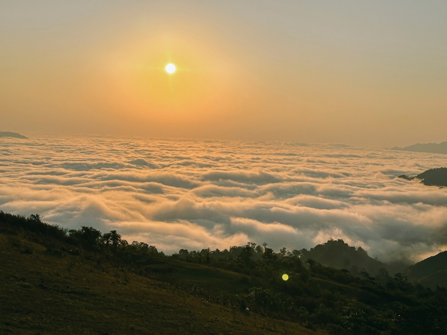 chon san may huyen ao giua dai ngan son la - 13