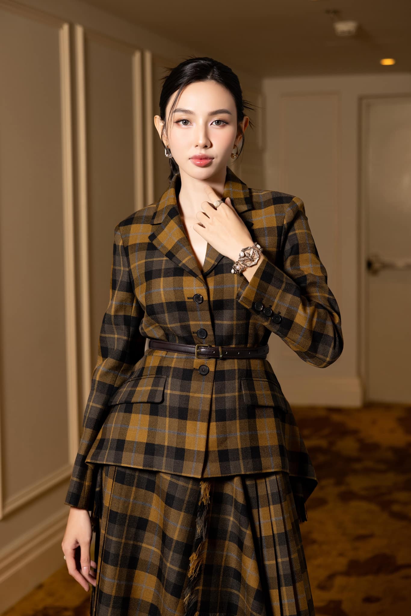 Hoa hậu Thùy Tiên không phải cổ đông của CER GROUP - 1