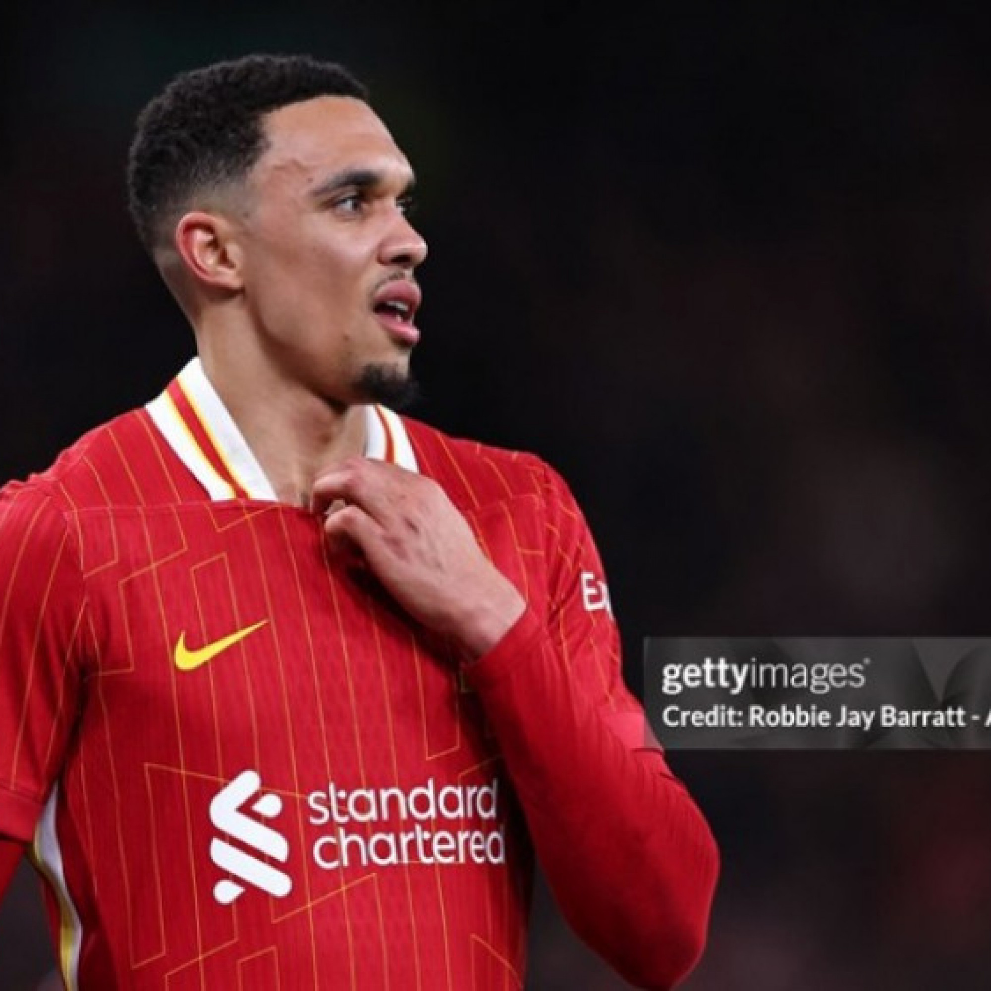  - Alexander-Arnold bị đau nặng, fan Liverpool lo ngôi sao đã chơi trận cuối ở Anfield