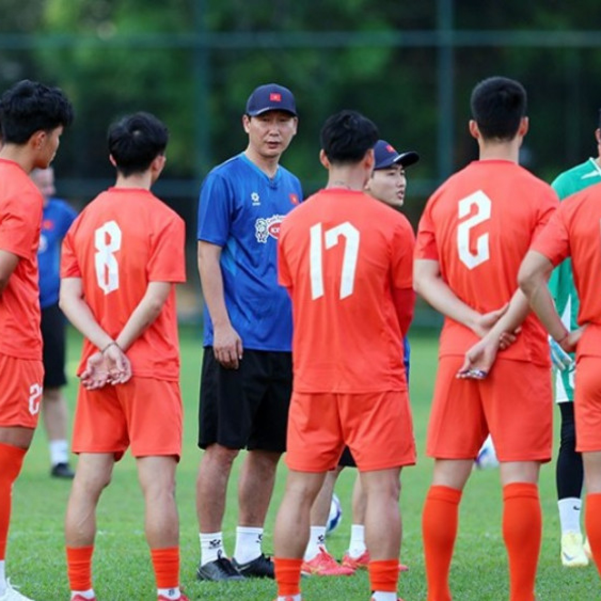  - ĐT Việt Nam đua chinh phục Asian Cup, thầy Kim lo lắng vì vắng 4 sao buổi tập đầu tiên