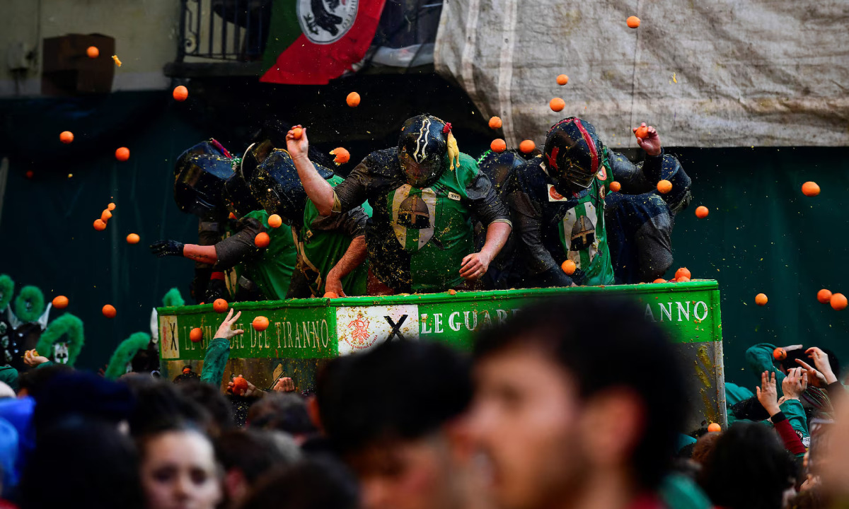 Lễ hội Carnaval di Ivrea: Cuộc chiến cam kịch tính giữa lòng nước Ý - 3