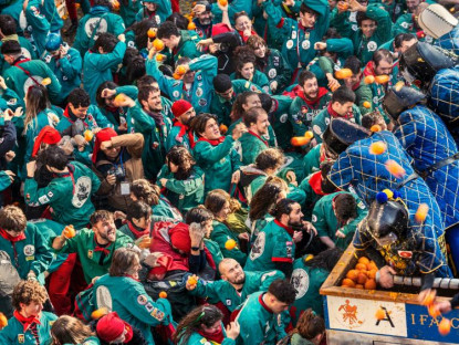 Lễ hội - Lễ hội Carnaval di Ivrea: Cuộc chiến cam kịch tính giữa lòng nước Ý