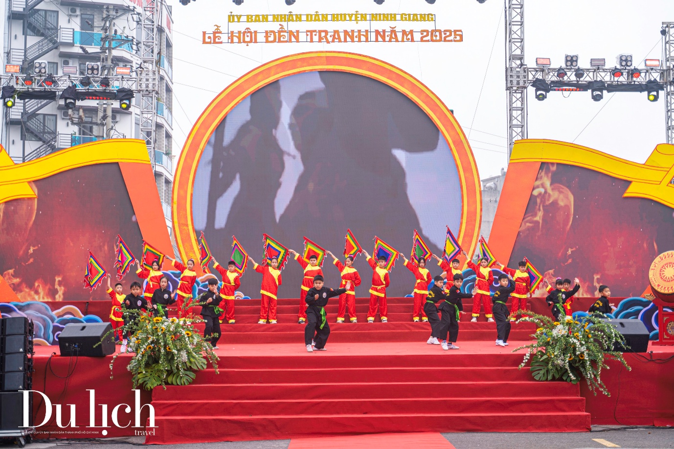 dac sac le hoi truyen thong den tranh nam 2025 - 1