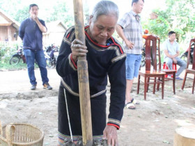  - Nghề làm gốm của người M’nông ở Đắk Lắk đón nhận tin vui