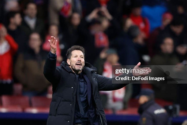 Đại chiến Atletico - Barca: HLV Simeone ấm ức, Flick rút kinh nghiệm trận trước - 1