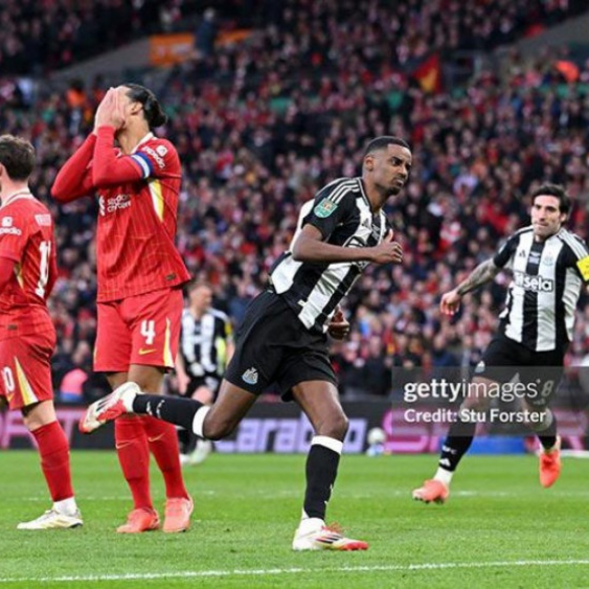 Isak 150 triệu bảng giúp Newcastle lập kỳ tích, khiến châu Âu náo loạn