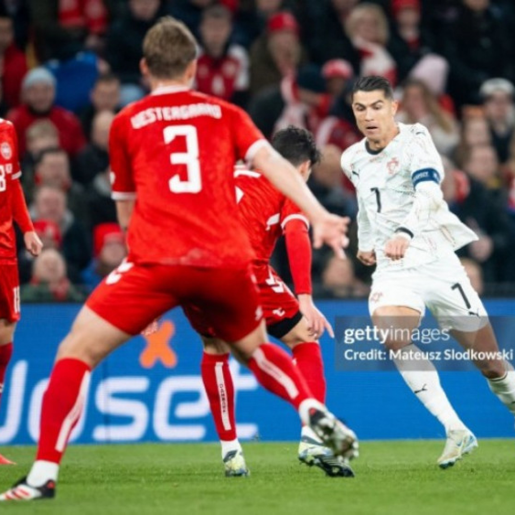  - Video bóng đá Đan Mạch - Bồ Đào Nha: Hojlund lu mờ Ronaldo, tiếc nuối phạt đền (Nations League)