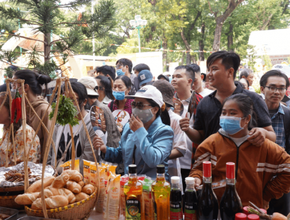  - Lễ hội Bánh Mì Việt Nam lần 3: "Biển" người đổ về công viên Lê Văn Tám