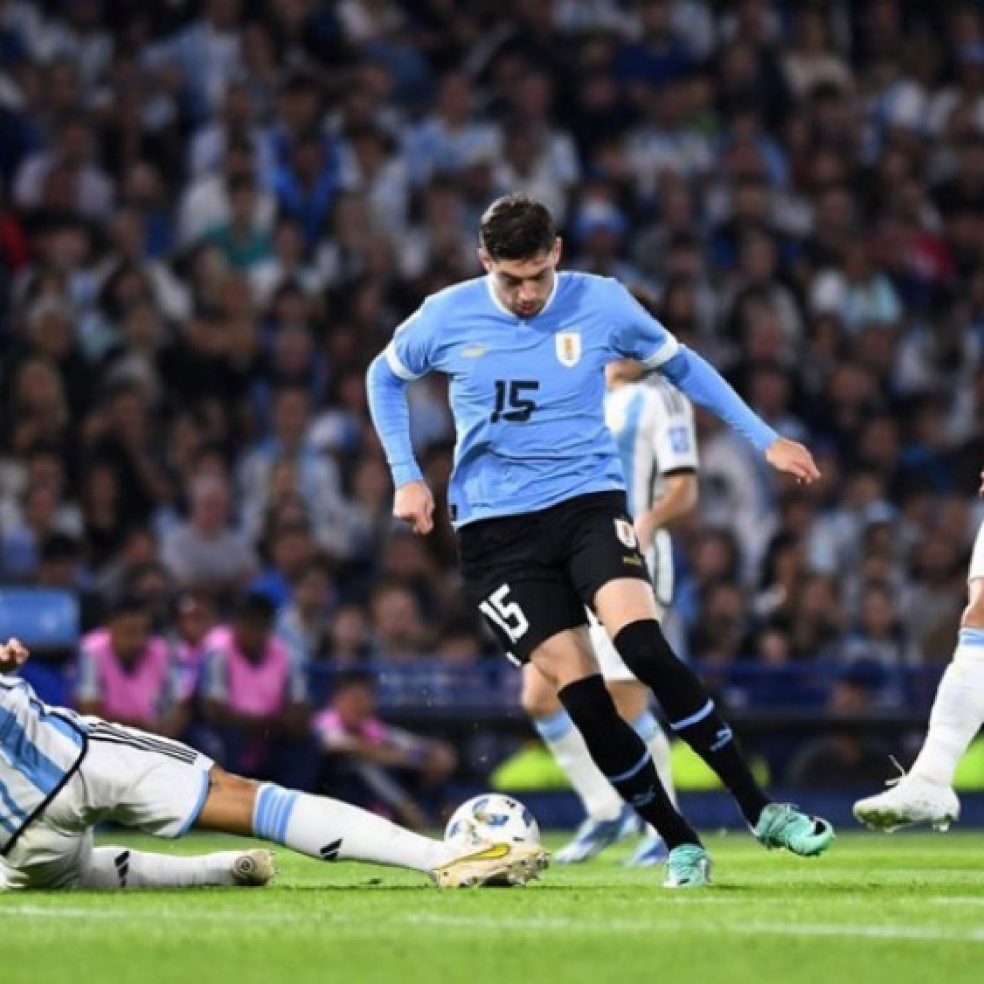  - Trực tiếp bóng đá Uruguay - Argentina: Giải bài toán không Messi (Vòng loại World Cup)