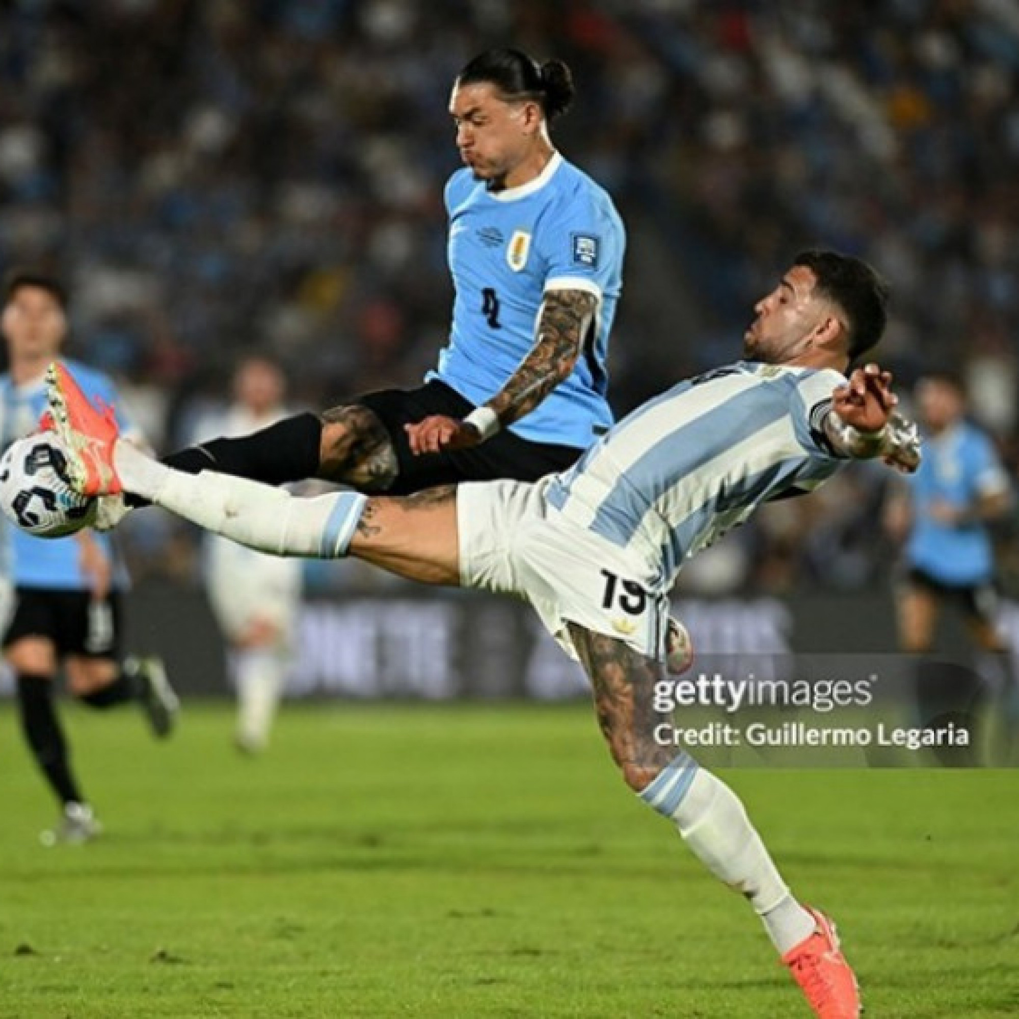  - Video bóng đá Uruguay - Argentina: Thế trận "tóe lửa" (Vòng loại World Cup)