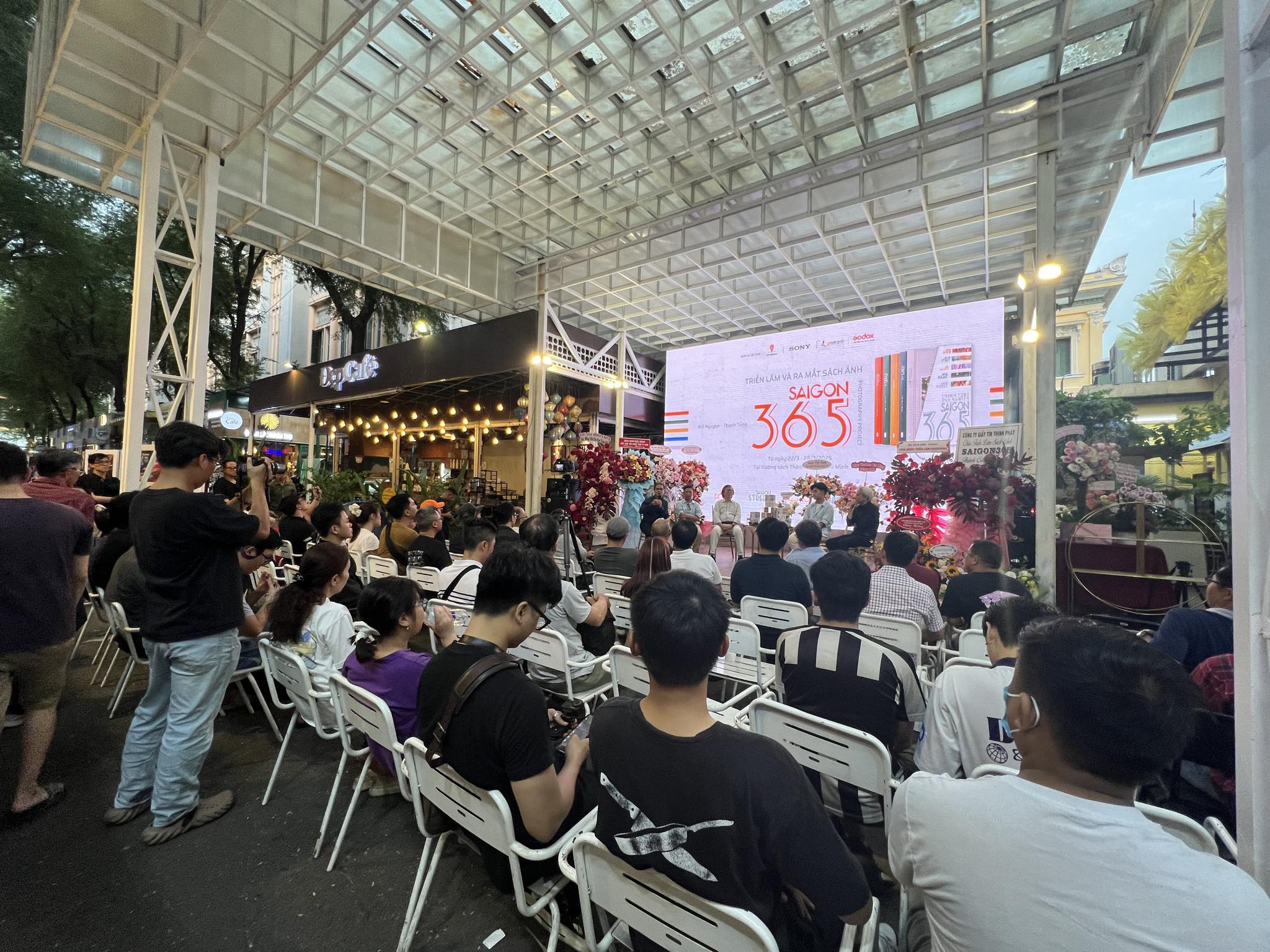 Streetlife Saigon 365: Triển lãm ảnh và sách ảnh độc đáo về Sài Gòn nhân dịp 50 năm thống nhất đất nước - 2