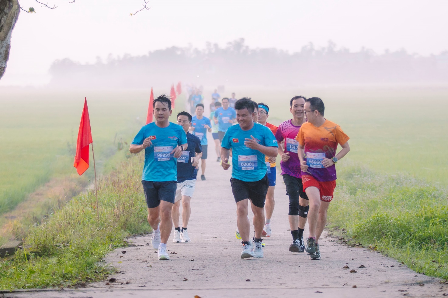 Hào hứng tham gia giải chạy Vì cộng đồng bên phá Tam Giang - 11