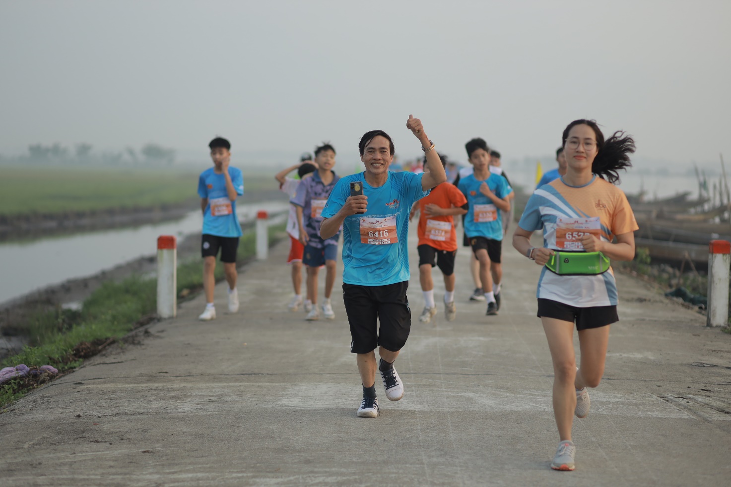 Hào hứng tham gia giải chạy Vì cộng đồng bên phá Tam Giang - 10