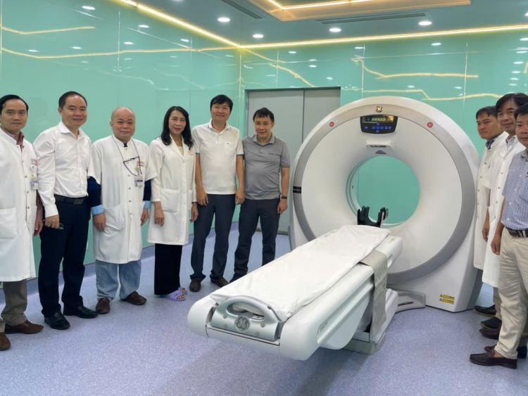 Vận hành hệ thống máy hiện đại để nâng cao chất lượng khám chữa bệnh