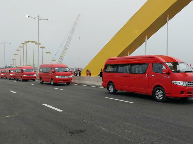 Người dân xứ Huế vui mừng khi chứng kiến cầu Nguyễn Hoàng được thông xe kỹ thuật