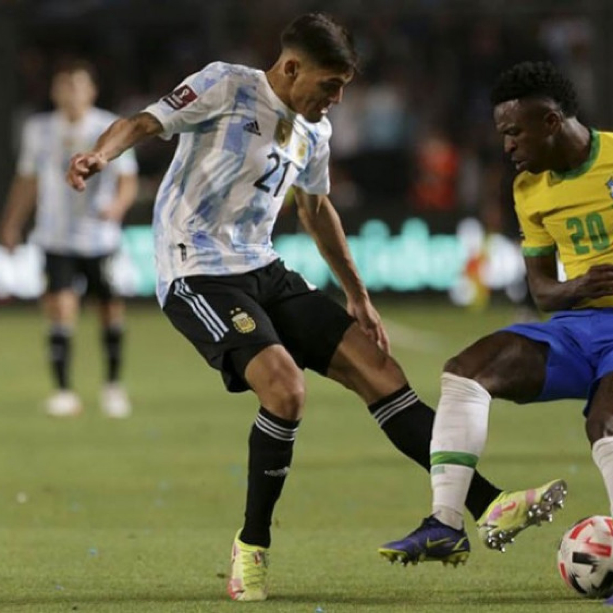  - Trực tiếp bóng đá Argentina - Brazil: Chờ Alvarez so tài Vinicius - Raphinha (Vòng loại World Cup)