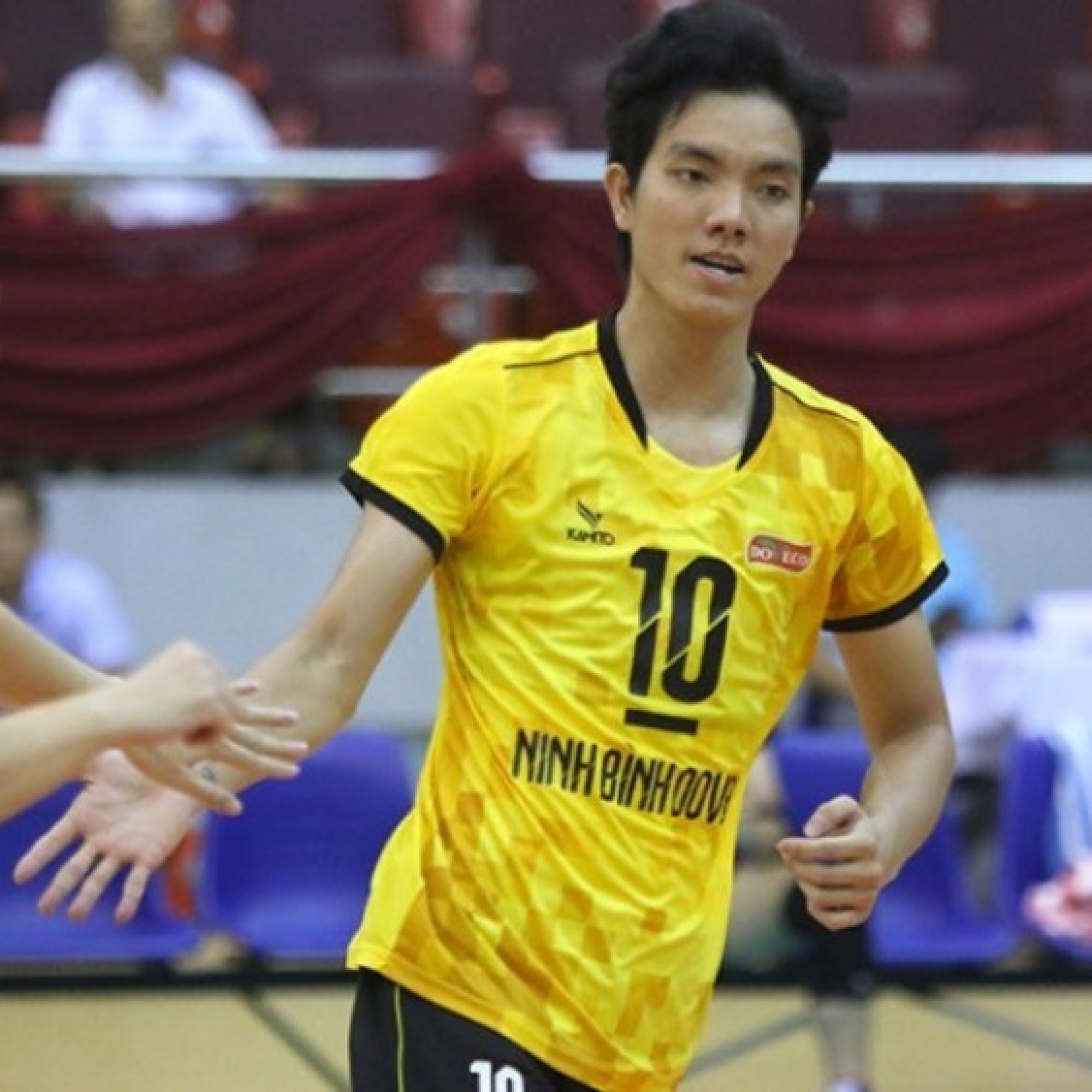  - Bích Tuyền giúp Ninh Bình đại thắng Thanh Hóa, vươn lên dẫn đầu giải bóng chuyền VĐQG