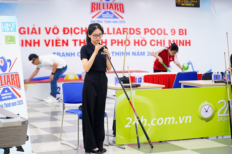 Hot girl bi-a Thuý Quỳnh vô địch kịch tính sau khi đối thủ đánh lỗi bi khó tin - 2