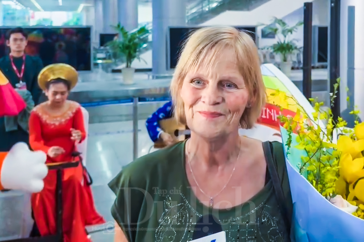 TP.HCM rực rỡ sắc xuân đón chào đoàn khách quốc tế 'xông đất' đầu năm 2026 - 10