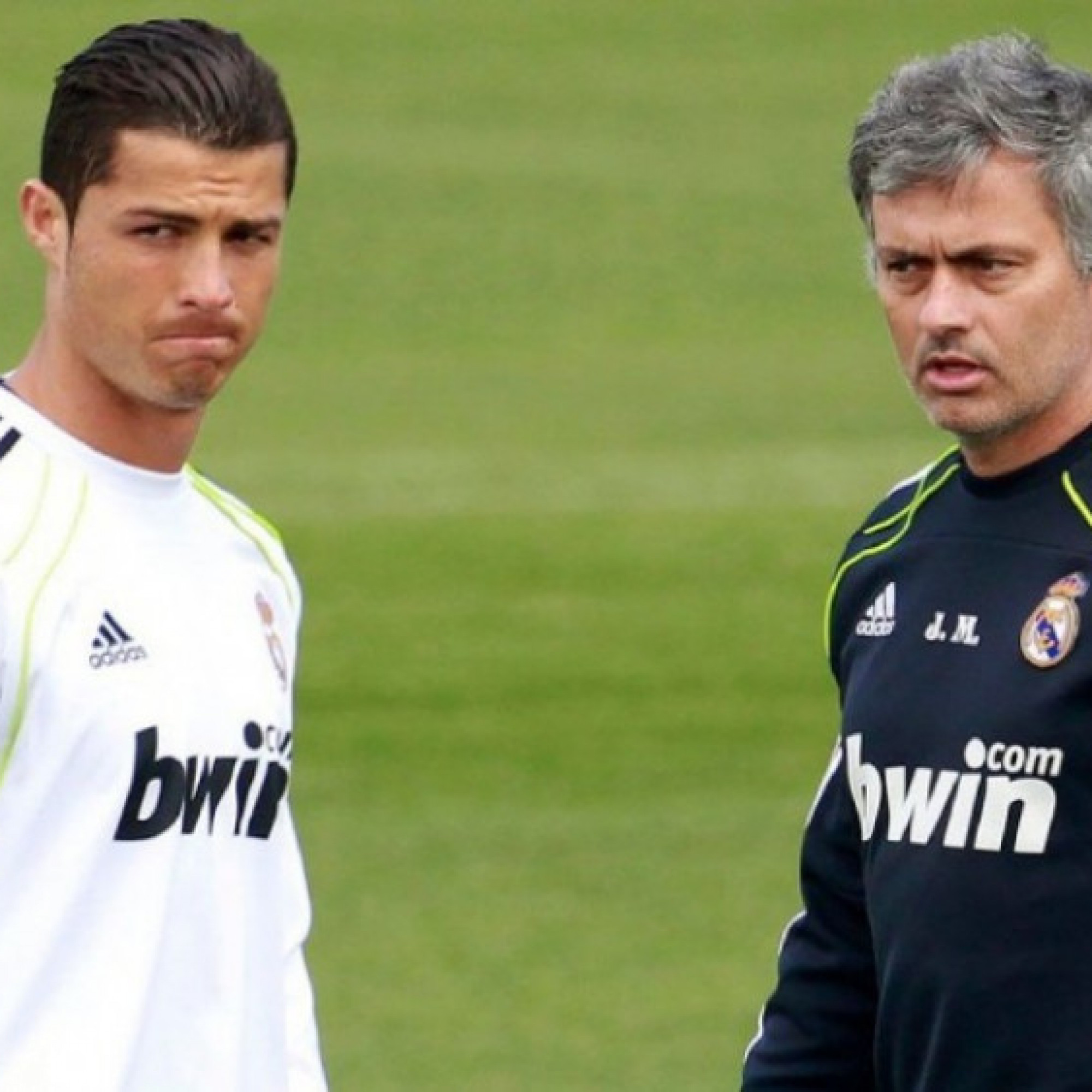  - Tin mới nhất bóng đá sáng 1/1: Ronaldo từng khóc vì Mourinho, Pep nổi cáu với phóng viên
