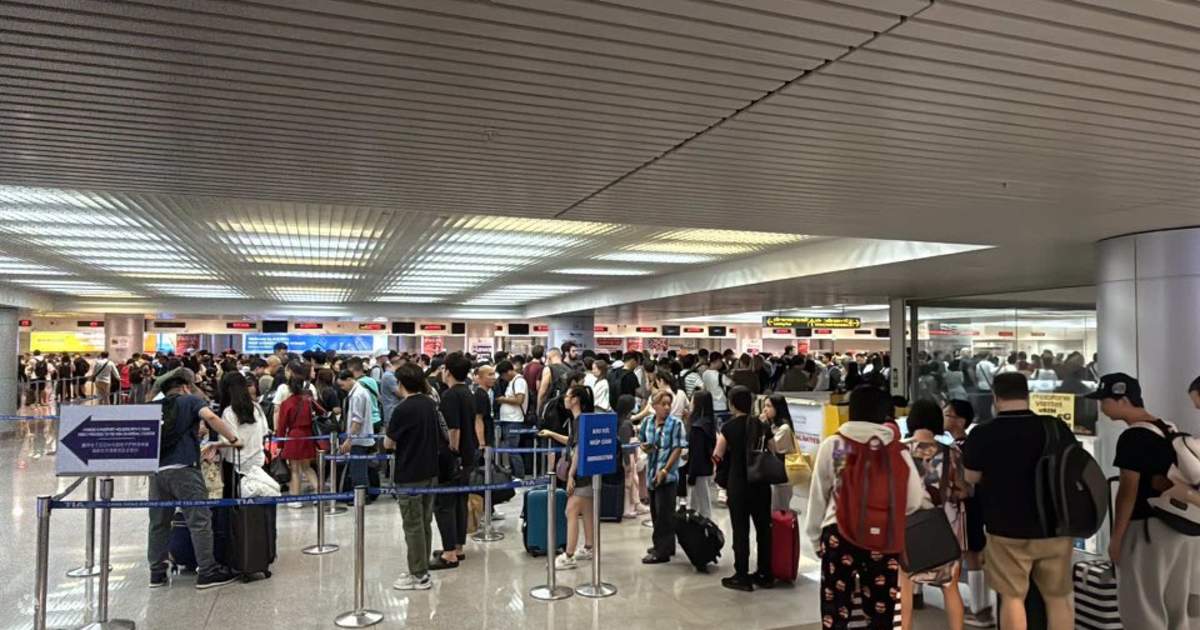 Hơn 117.000 hành khách qua sân bay Tân Sơn Nhất trong ngày 1/1 - 1