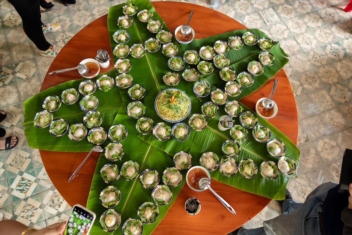 ap nho nhi hoa ron rang don khach du lich toi trai nghiem cuoc song chuan mien tay - 9