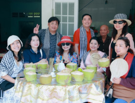  - Cụ ông hơn 90 tuổi làm du lịch: "Cứ thiệt thà, chân tình thì khách thương"