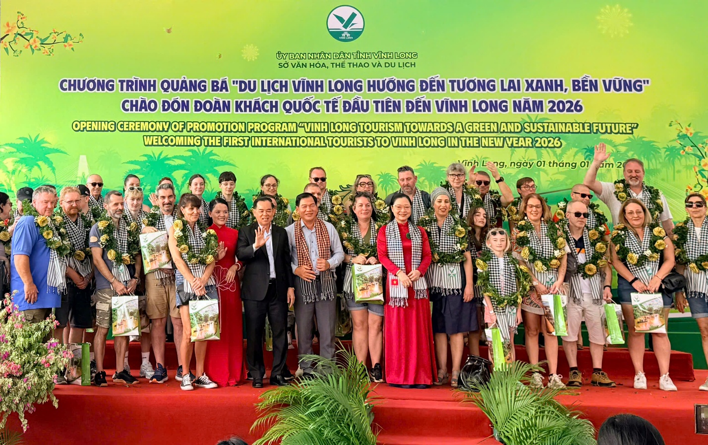 Vĩnh Long đón đoàn khách quốc tế đầu năm, hướng tới phát triển du lịch bền vững - 1