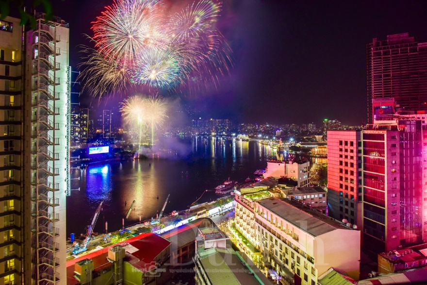 TP.HCM đón chào năm mới: Điểm hẹn giao thừa của du khách muôn phương - 10