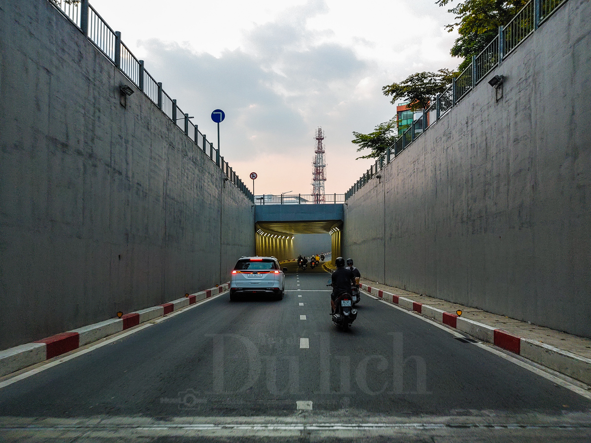 Mùng 2 Tết Dương lịch, dạo bước nhàn du giữa nhịp phố - 1