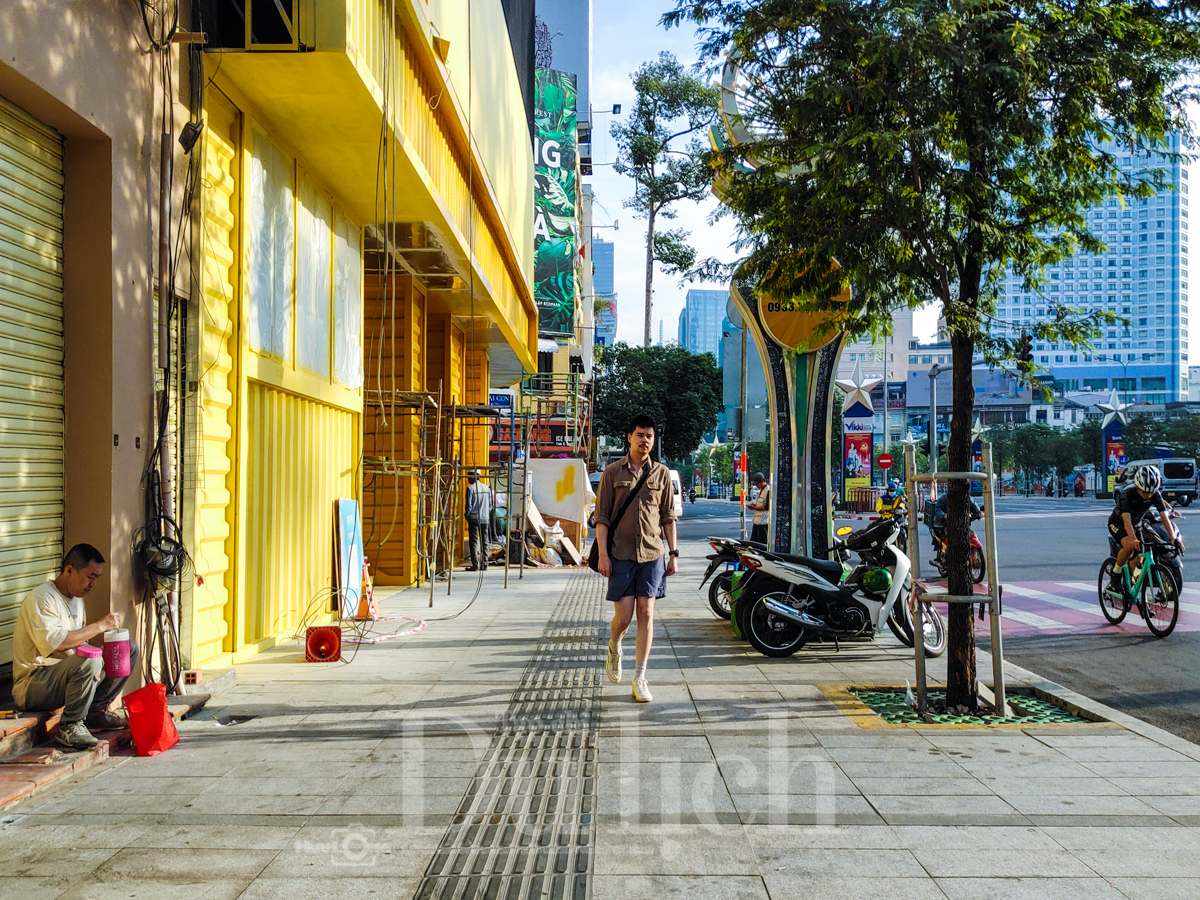 Mùng 2 Tết Dương lịch, dạo bước nhàn du giữa nhịp phố - 11