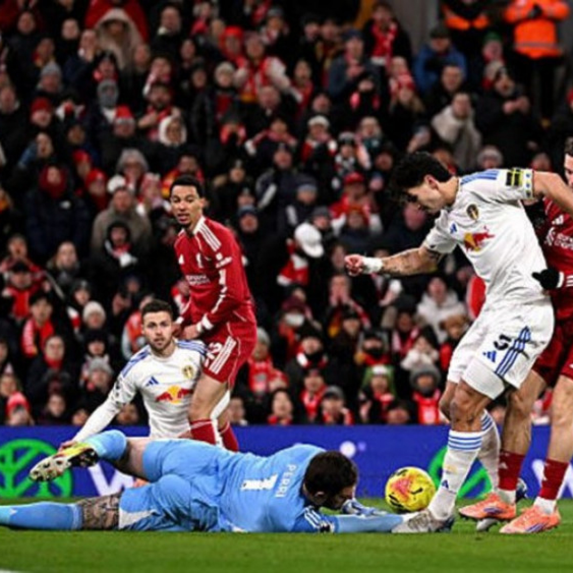  - Kết quả bóng đá Liverpool - Leeds United: Phòng thủ kiên cường, kéo dài mạch bất bại (Ngoại hạng Anh)