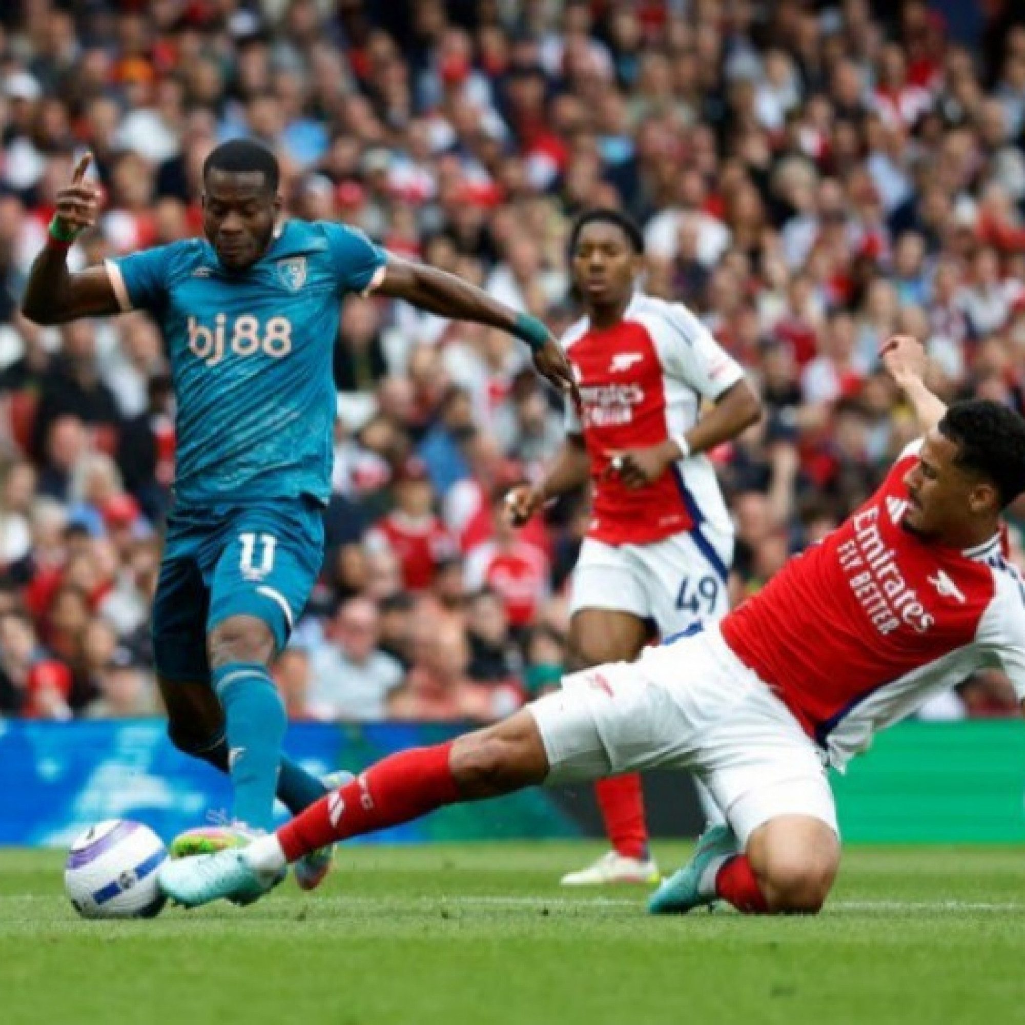  - Nhận định trận HOT hôm nay: Arsenal thong dong trên ngôi đầu, Barca derby xứ Catalunya