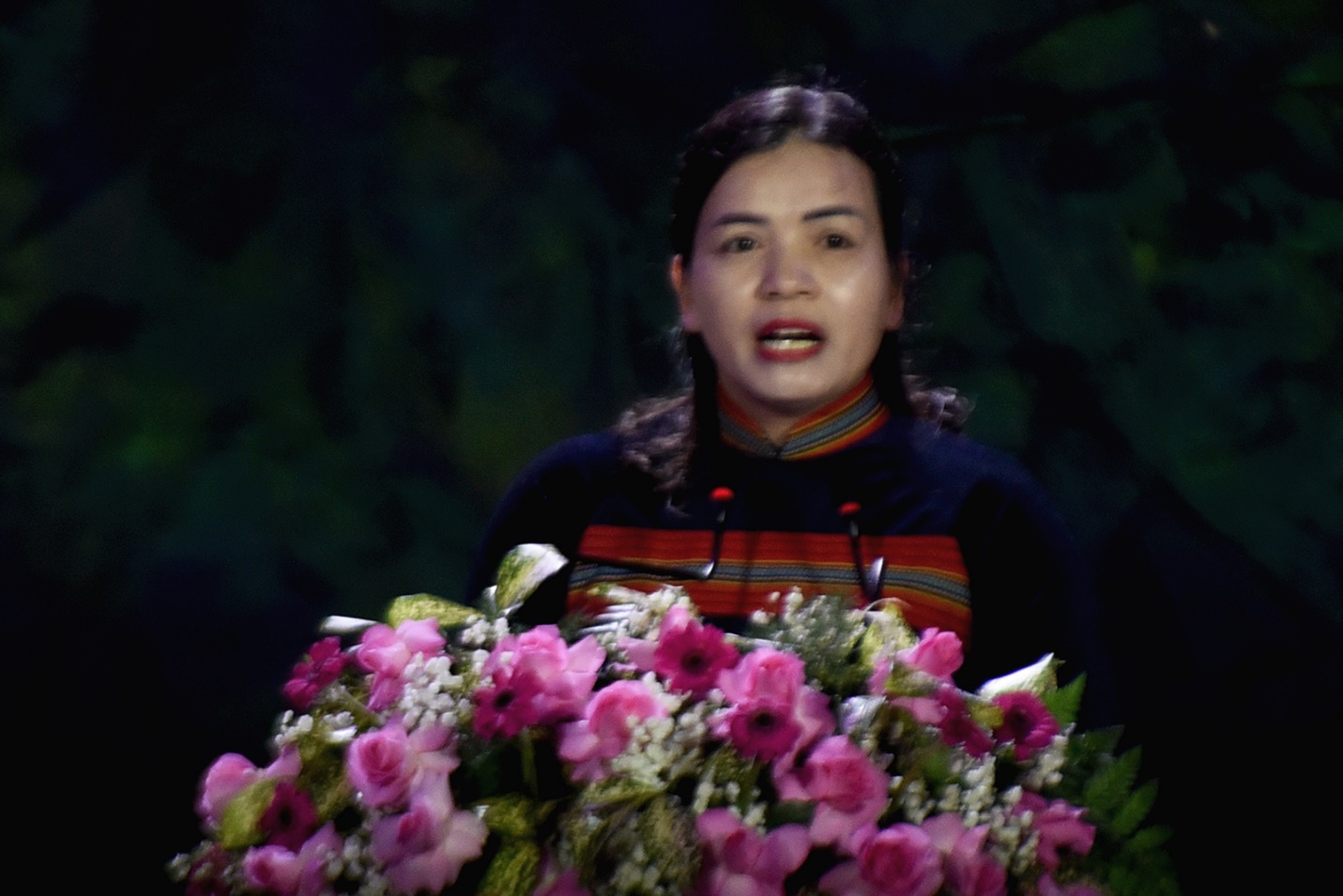 tuan le van hoa  mang den - sac hong giua dai ngan hap dan du khach - 4