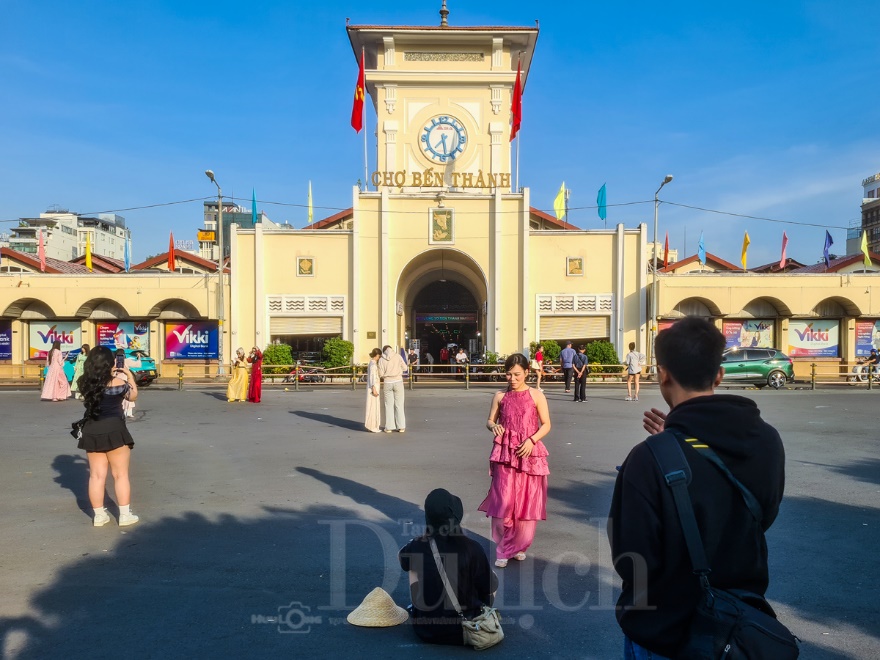 Mùng 2 Tết Dương lịch, dạo bước nhàn du giữa nhịp phố - 12