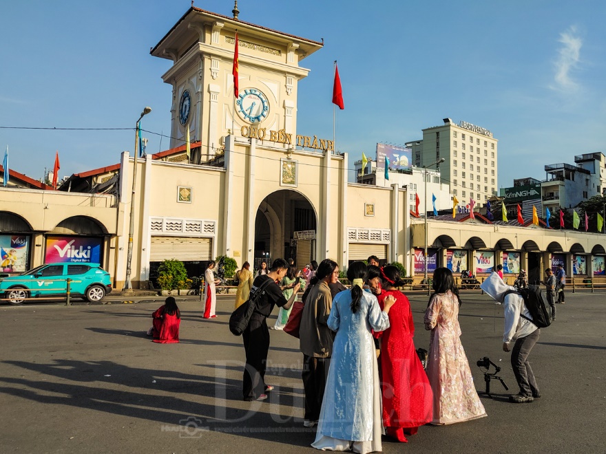 Mùng 2 Tết Dương lịch, dạo bước nhàn du giữa nhịp phố - 13