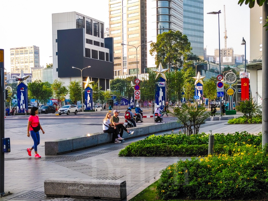 Mùng 2 Tết Dương lịch, dạo bước nhàn du giữa nhịp phố - 4