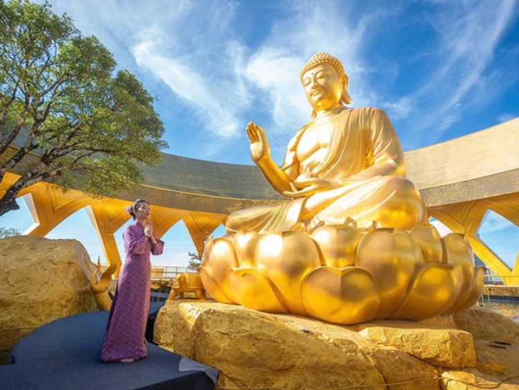Cận cảnh tôn tượng “Đức Phật đến từ quá khứ” mới an vị tại núi Bà Đen, Tây Ninh
