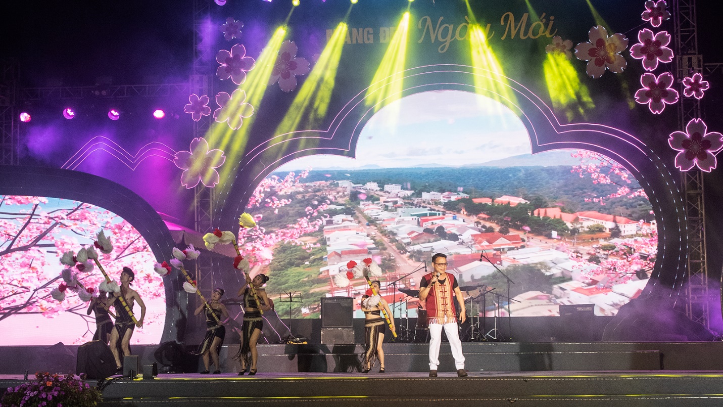 tung bung chuong trinh nghe thuat mang den chao xuan binh ngo 2026 - 1