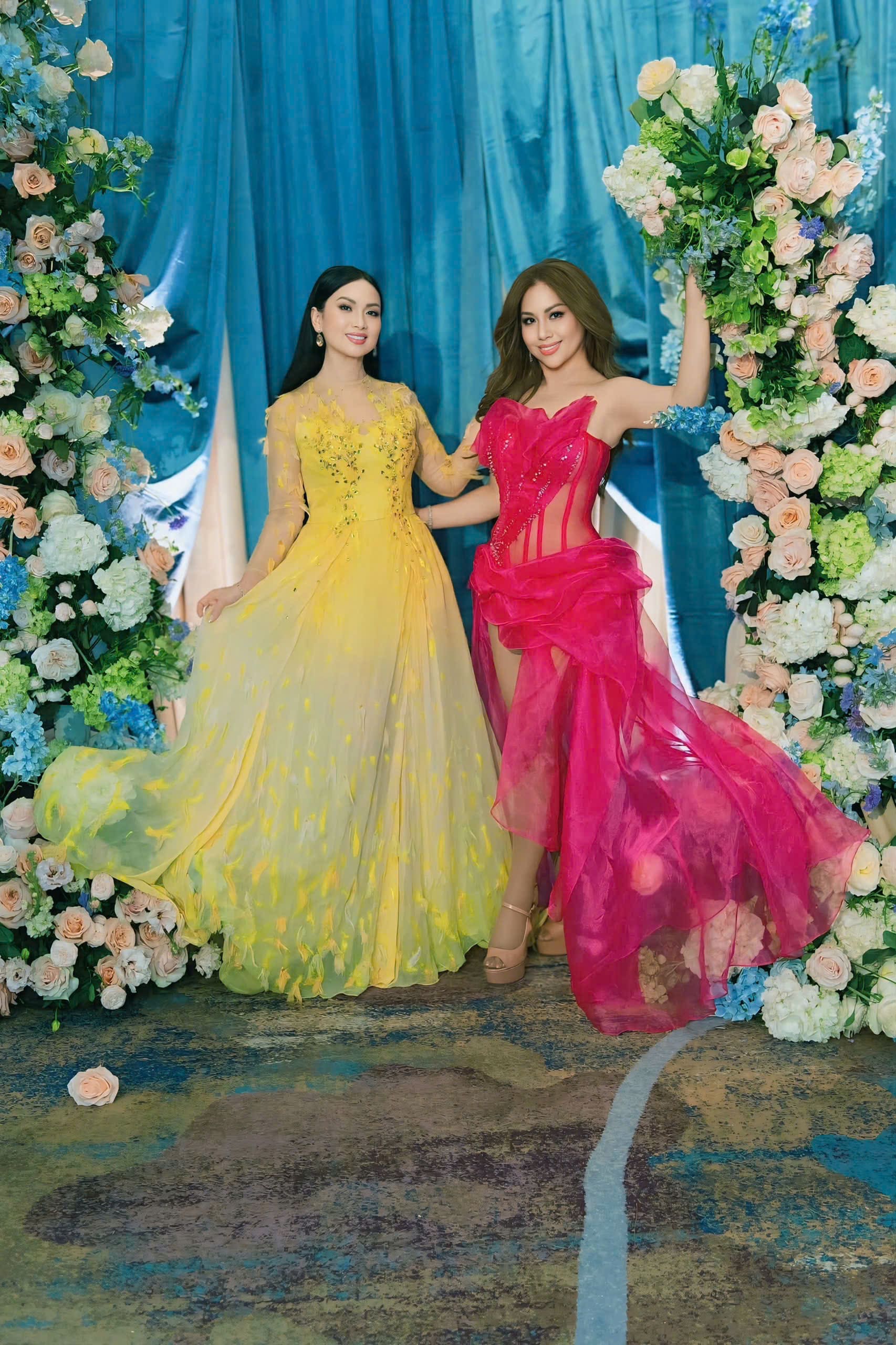 Hà Phương rạng rỡ, đọ dáng cùng em gái Minh Tuyết trong tiệc mừng đám cưới Kim Cương của bố mẹ chồng tỉ phú - 1