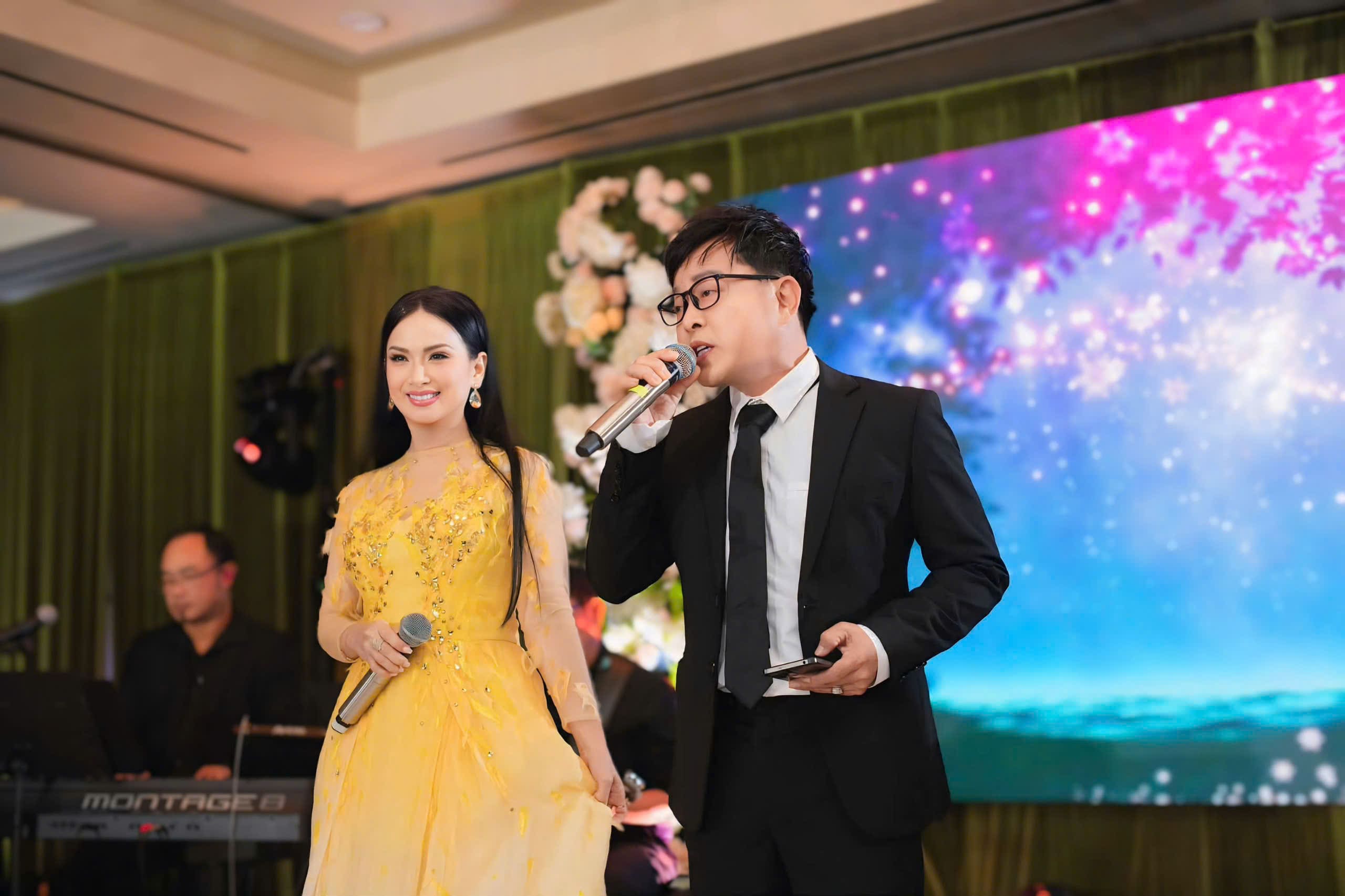 Hà Phương rạng rỡ, đọ dáng cùng em gái Minh Tuyết trong tiệc mừng đám cưới Kim Cương của bố mẹ chồng tỉ phú - 2