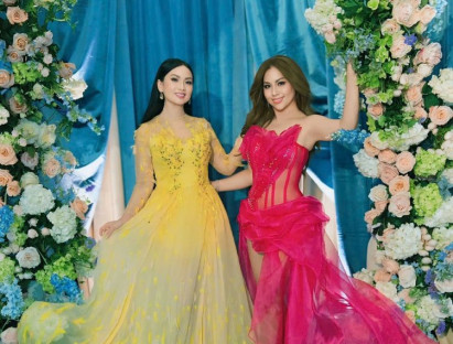 Hà Phương rạng rỡ, đọ dáng cùng em gái Minh Tuyết trong tiệc mừng đám cưới Kim Cương của bố mẹ chồng tỉ phú