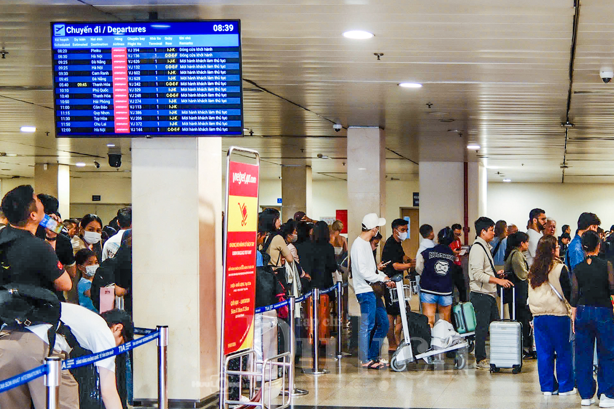 Nhà ga T3 sân bay Tân Sơn Nhất chạm mốc kỷ lục trong ngày cuối kỳ nghỉ lễ - 9